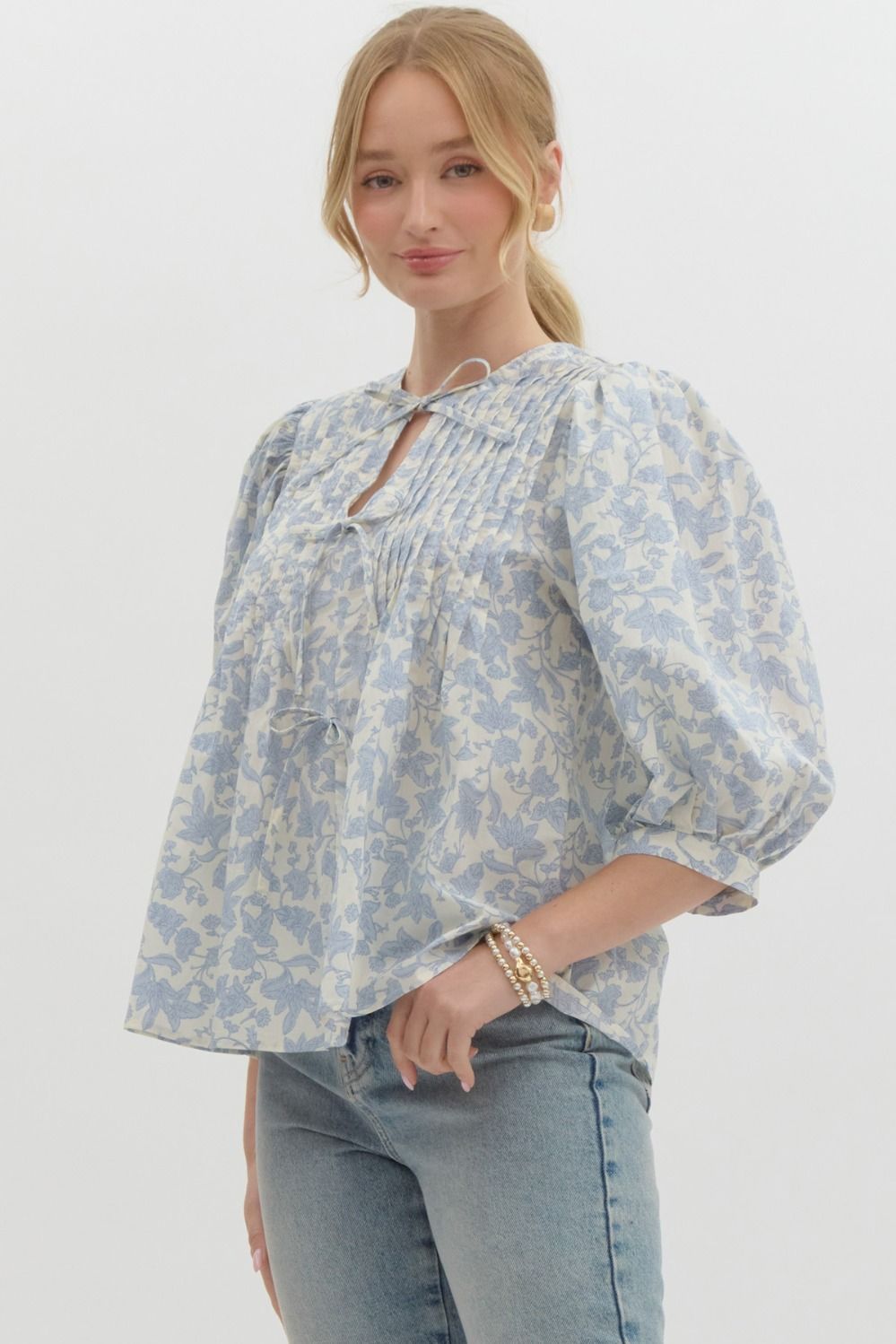 Floral print ¾ puff sleeve pullover top featuring pintuck detail at front