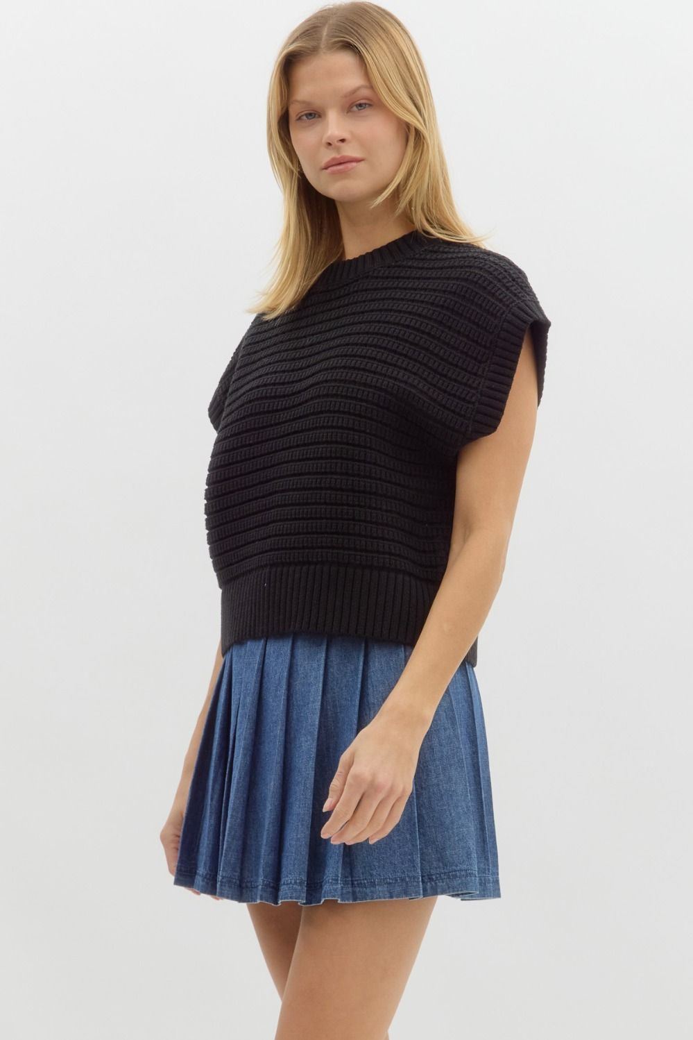 Black solid sweater knit sleeveless top