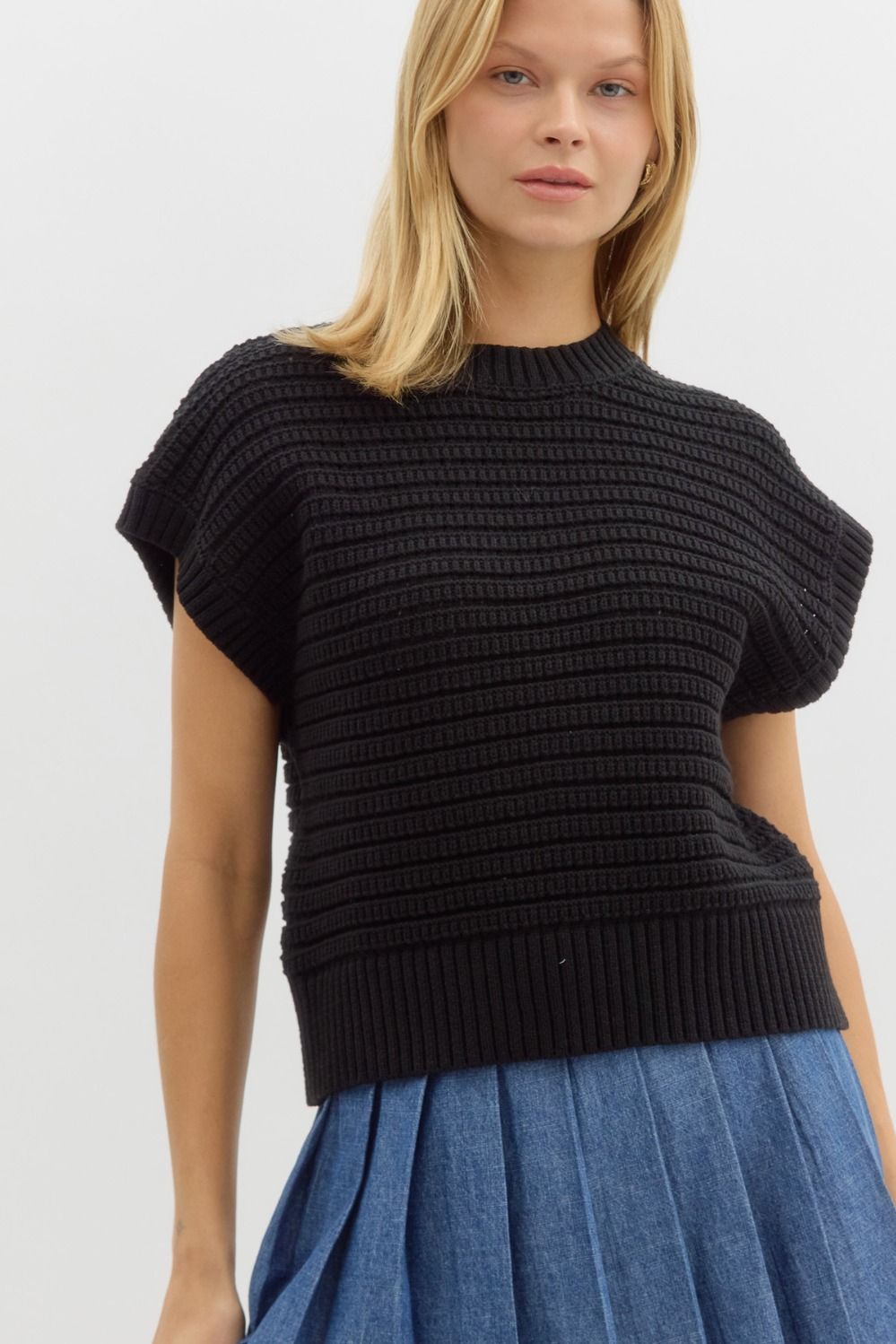 Black solid sweater knit sleeveless top